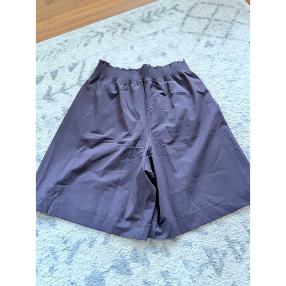 Lululemon Stretch Woven Ruffle-Waist High-Rise Short 9" - Picture 5 of 6